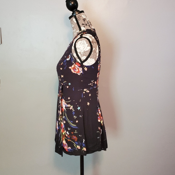 Free People black floral and star wrap top - Picture 4 of 6